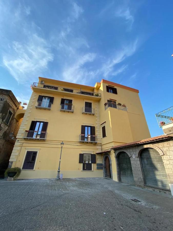 Vesuvio House Appartamento Indipendente E Centrale Сант'Анджелло Экстерьер фото