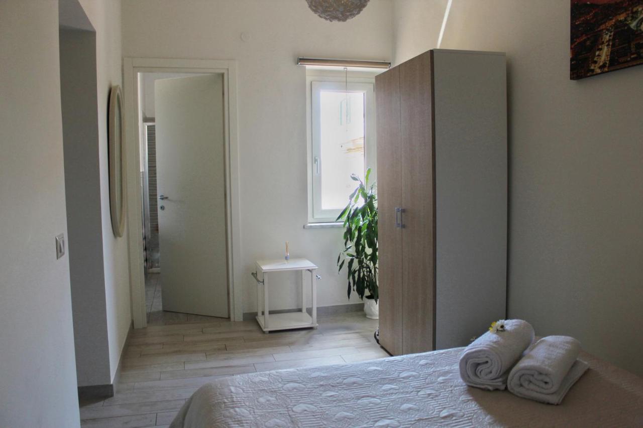 Vesuvio House Appartamento Indipendente E Centrale Сант'Анджелло Экстерьер фото